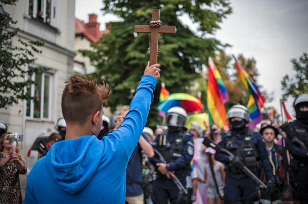 Poland: Anti-LGBT province caves under EU pressure