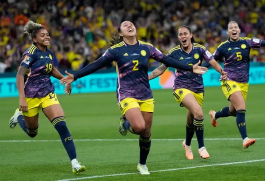 Manuela Vanegas celebrates a late, late goal as Colombia retake the lead in a dramatic finale in Sydney — Photo by Rick Rycroft / AP