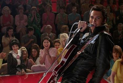 Butler's showstopping magnificence powers Luhrmann's visually chaotic Elvis