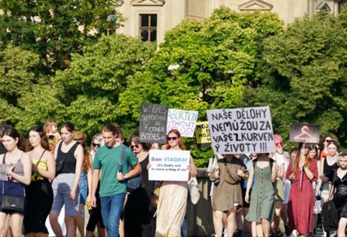 Czech-US solidarity: Prague protests against SCOTUS abortion ruling