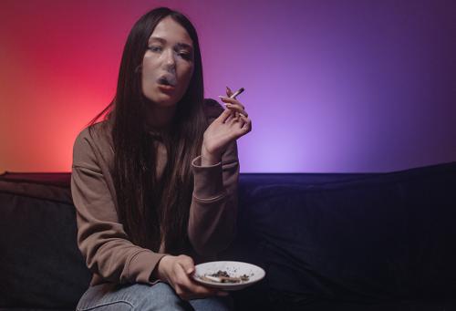 Ask Izzy: How to know when you're smoking too much weed