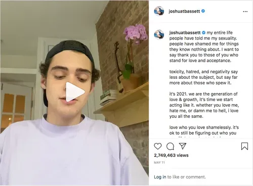 Coming Out in the Digital Age: Still Figuring it Out