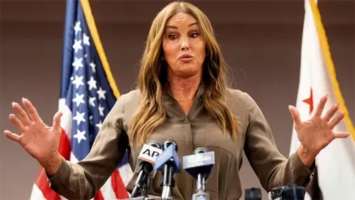 Caitlyn Jenner pledges allegiance to Donald Trump