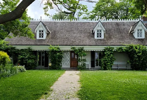 2021 LGBTQ History Project: Staten Island museum throws open Austens closet door