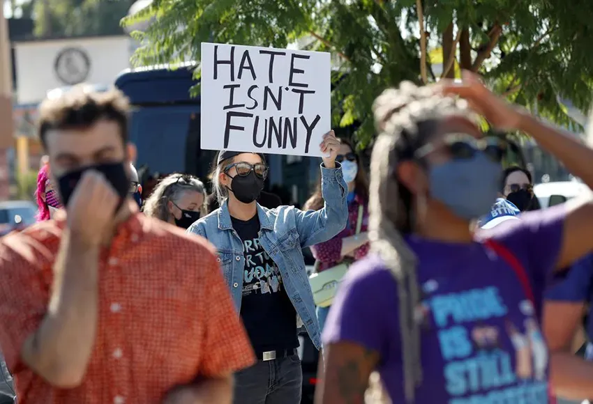 Protestors at a rally in support of the Netflix Trans employee walkout in LA, October 20, 2021 – Photo by Mario Anzuoni / Reuters