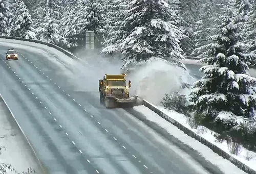 Snowbodys perfect!: La Niña winter exposes Seattles road maintenance difficulties 