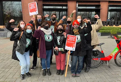 Seattles Starbucks employees fight for union
