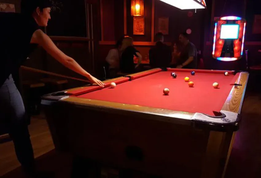 Photo courtesy of Hillside Bar