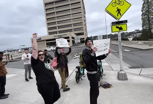 Seattle Starbucks workers still fighting