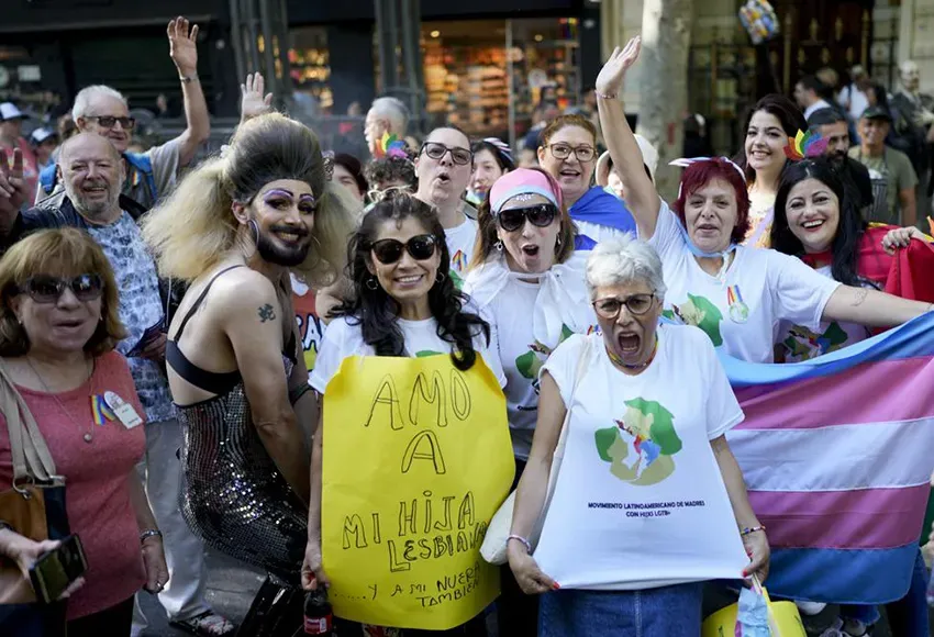 Members of the Latin American Movement of Mothers of LGTB+ Children – Photo by Natascha Pisarenko / AP