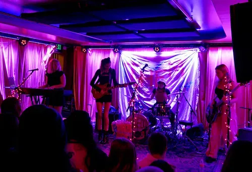 Teenaged pop-rock sensation THEM sells out first headlining show