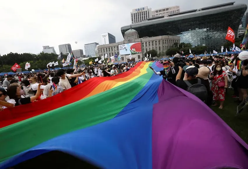 Participants wave rainbow flags during the Korea Queer Festival 2022 – Photo by Heo Ran / Reuters