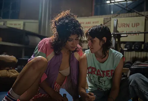 Dynamic Love Lies Bleeding a steamy, hallucinogenic neo-noir daydream laced with nitroglycerin