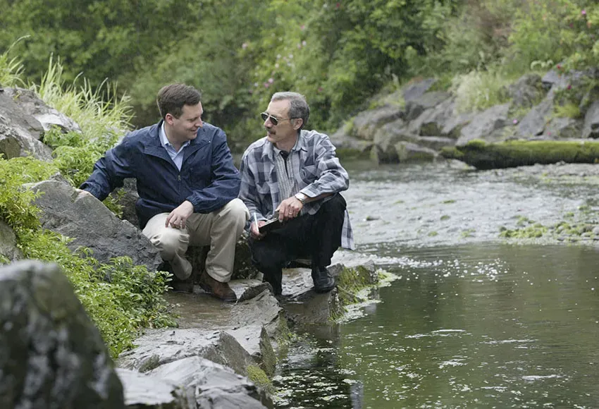 Examining Des Moines Creek with local environmentalist Brett Fish – Dave Upthegrove
