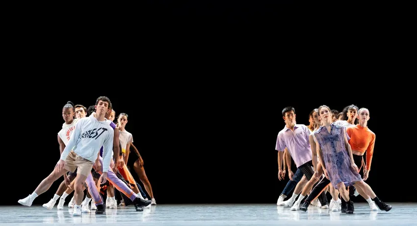 Jessica Lang's Black Wave  <br>Photo by Angela Sterling