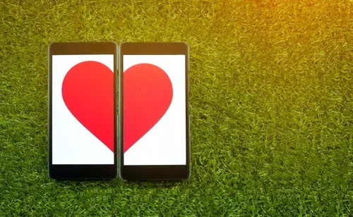Where is the love?: Confronting Grindrs paradox, small-world dynamics, unrealistic expectations, and why we dont seem to date anymore
