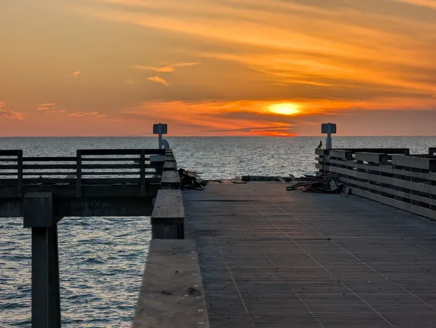 Hurricane damaged pier, Venice Beach / Lauren Vasatka