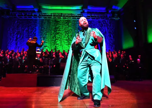 Seattle Men’s Chorus court friends of Dorothy with Wicked Wiz of Oz