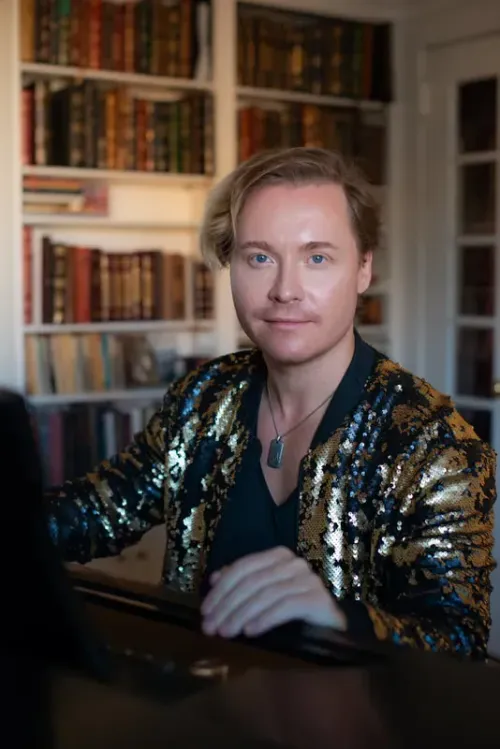 “Pride Suite” composer brings Queer brilliance to PianoFête in Vashon